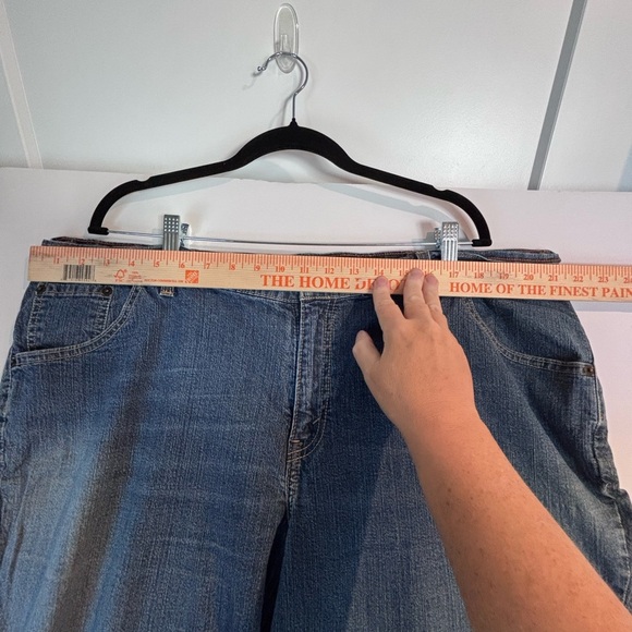 Levi Strauss Signature Bootcut Jeans Women’s 24W Short Blue Denim - Picture 4 of 11